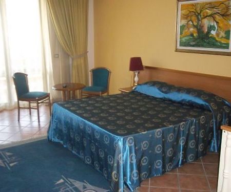 Grand Pameba Hotel Shkallnur Bagian luar foto